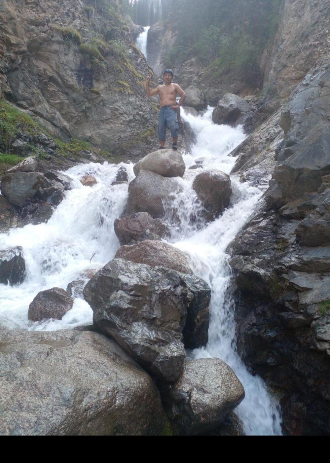 Waterfall In The Yard Karakol Esterno foto